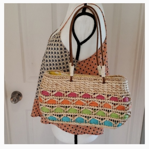 STRAW Shoulder Bag w/Yellow Hawaiin Print Inside - Picture 2 of 7